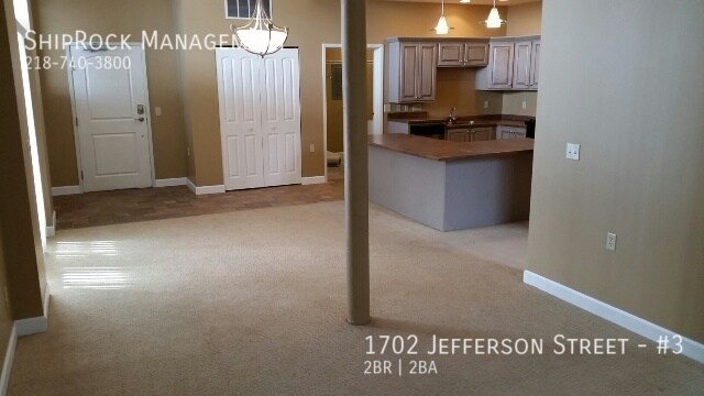 Foto del edificio - 1702 Jefferson St
