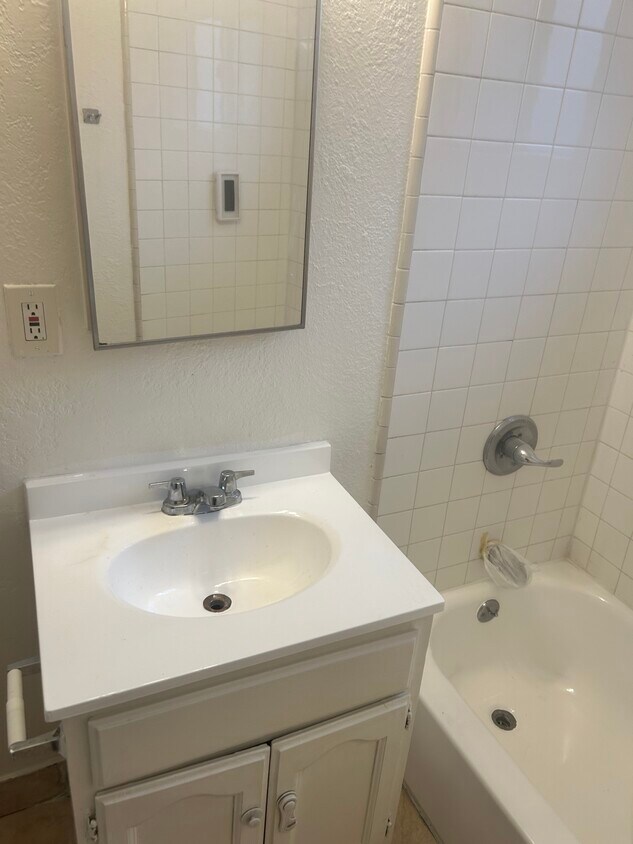 Foto principal - 736 1/2 W Century Blvd