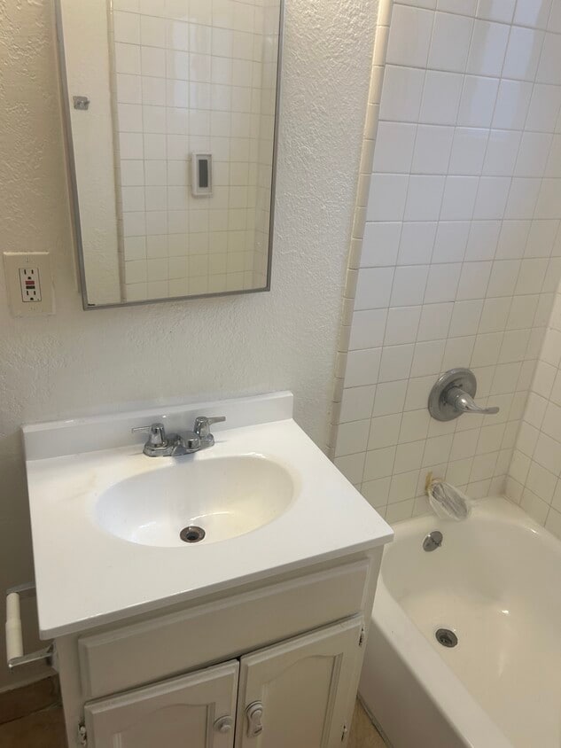Primary Photo - 736 1/2 W Century Blvd