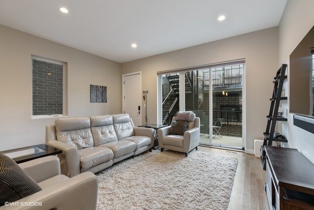 Foto del edificio - 2245 W Armitage Ave