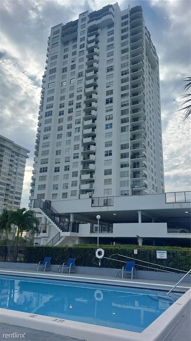Building Photo - 3 br, 3 bath House - 2750 NE 183rd St Apt ...