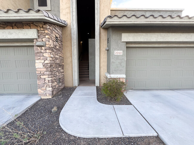 Building Photo - 3Bed/2.5Bath Townhouse at the 303 amd the ...