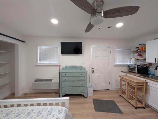 Building Photo - 53 Winnapaug Rd