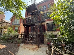 Building Photo - 647 W Deming Pl