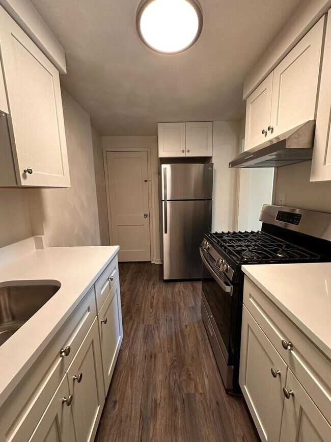 Foto del edificio - Newly Renovated 2 Bedroom Townhome