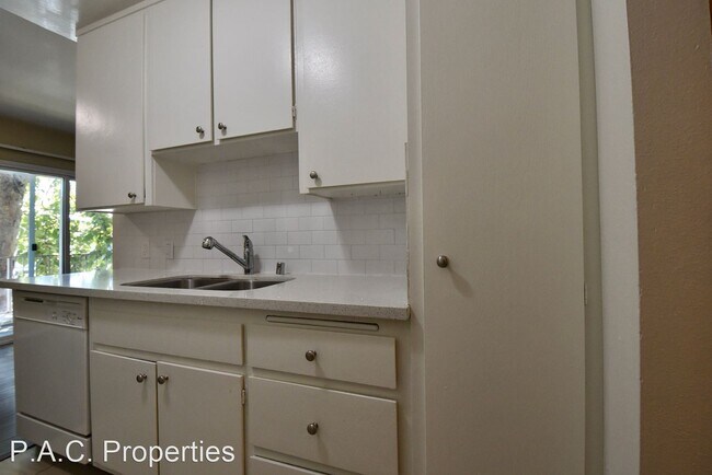 Building Photo - 1 br, 1 bath Apartment - 12241 Burbank Bou...
