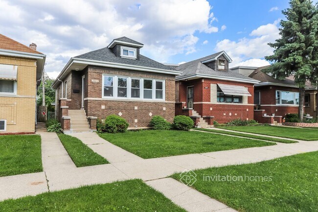 Building Photo - 2445 N Newland Ave