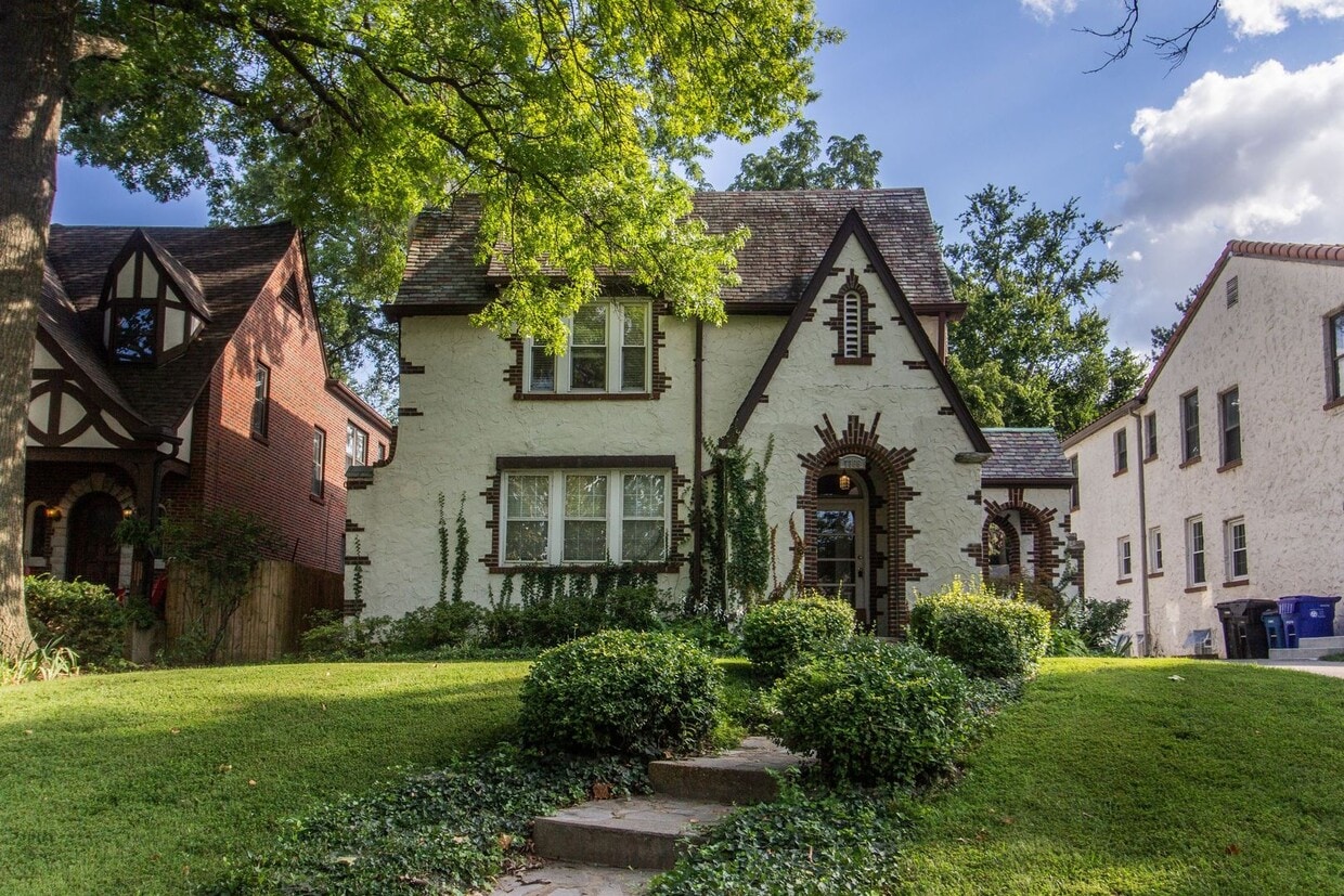 Primary Photo - (292) 7366 Pershing