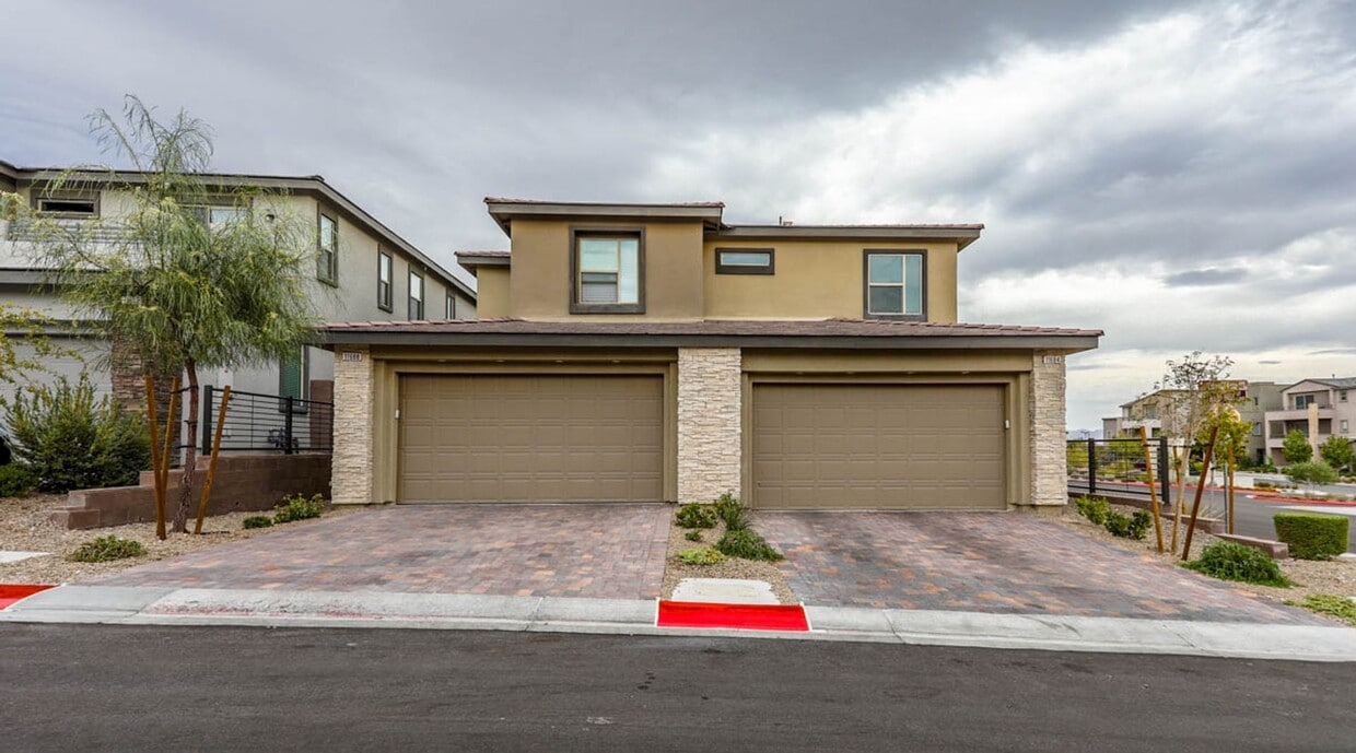 Foto principal - 3 Bed Nicely Upgraded Summerlin TownHome