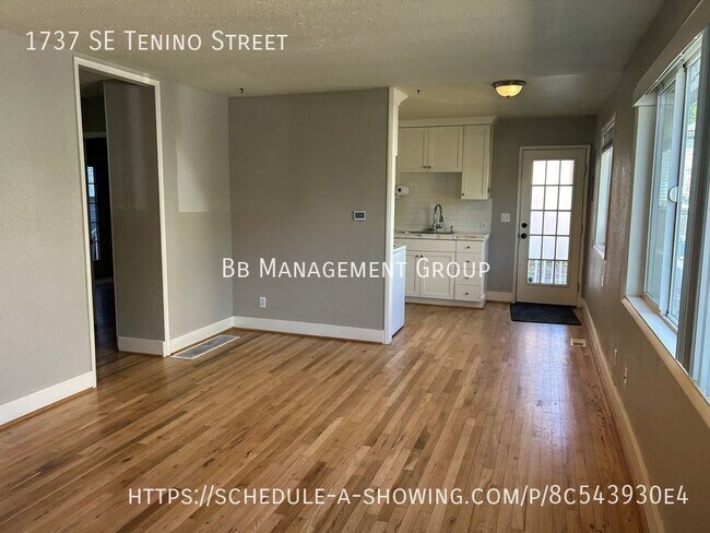 Building Photo - 1737 SE Tenino St