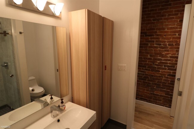 Foto del edificio - 1324 S St SE