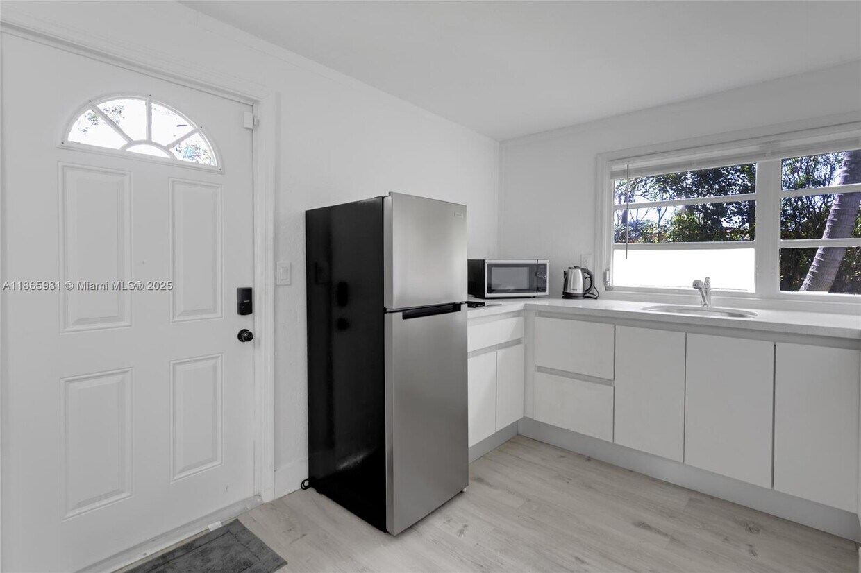 Foto principal - 5836 Hope St