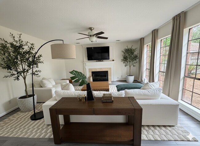 Foto del edificio - 16906 Scenic Lakes Way