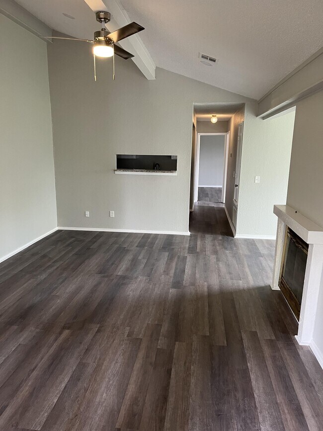 Foto del edificio - 10802 E 14th Ct