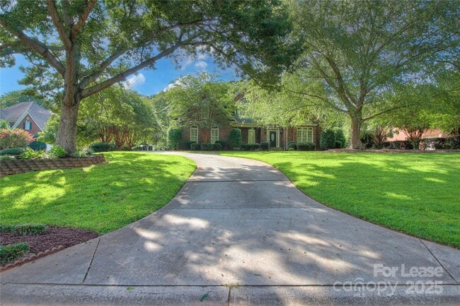 Foto del edificio - 1222 Weddington Hills Dr