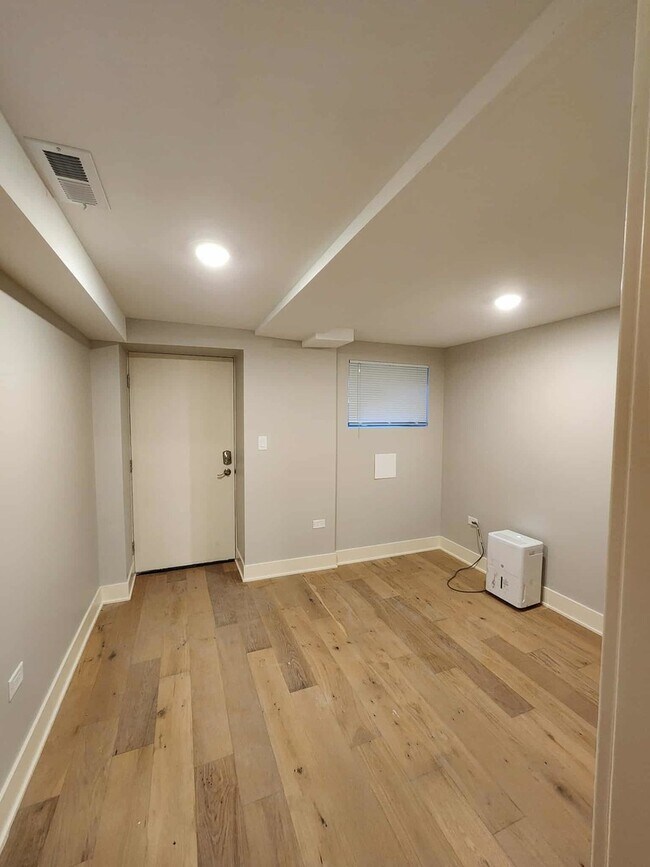 Building Photo - 6321 S Eberhart Ave