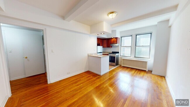 Building Photo - 301 E 38th St