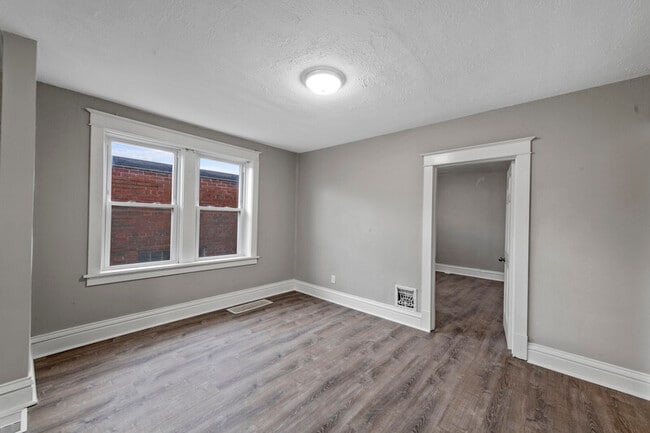 Foto del edificio - 2714 Hampton Ave