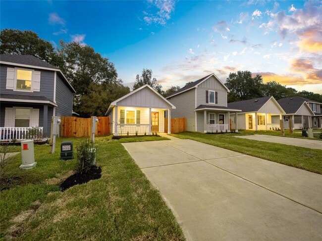 Building Photo - 16331 Jasmine Marie Pl