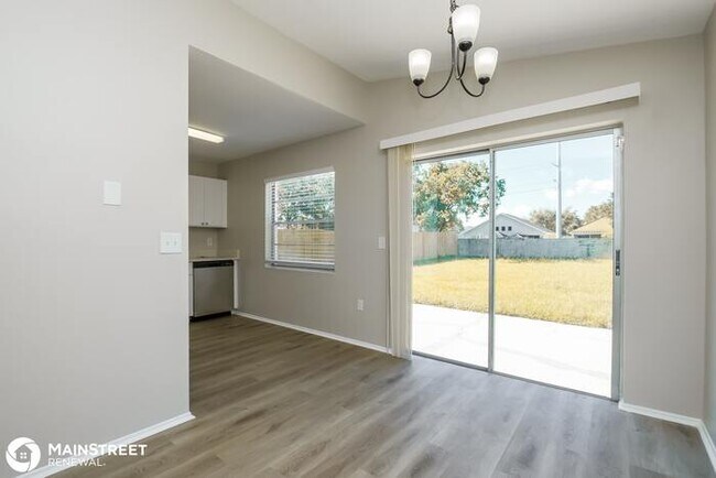 Building Photo - 1421 Thistledown Dr