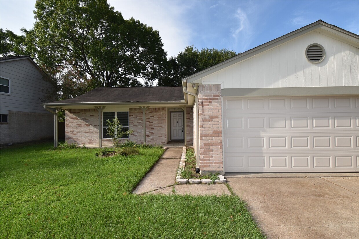 Foto principal - 18007 Forest Cedars Dr