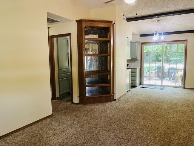 Foto del edificio - 641 Hunters Hill Rd