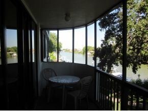 Building Photo - 2 br, 2 bath House - 300 Columbia Dr. #208-1