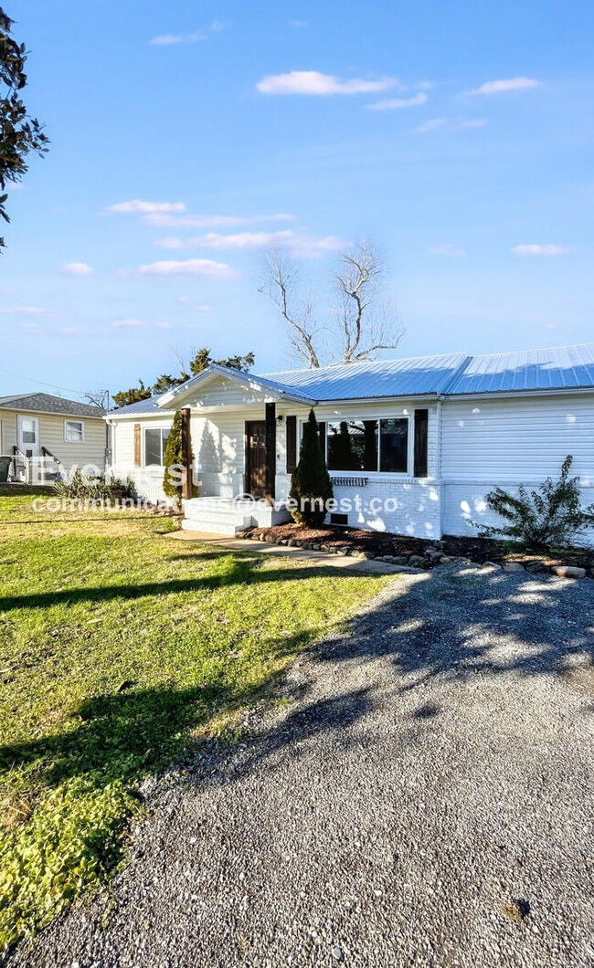 Building Photo - 15 Walker Ave