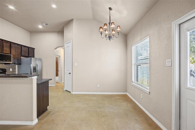 Building Photo - 256 Rosalie Dr
