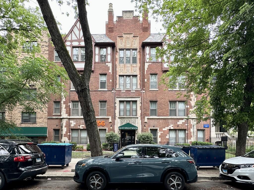 Foto principal - 661 W Wrightwood Ave