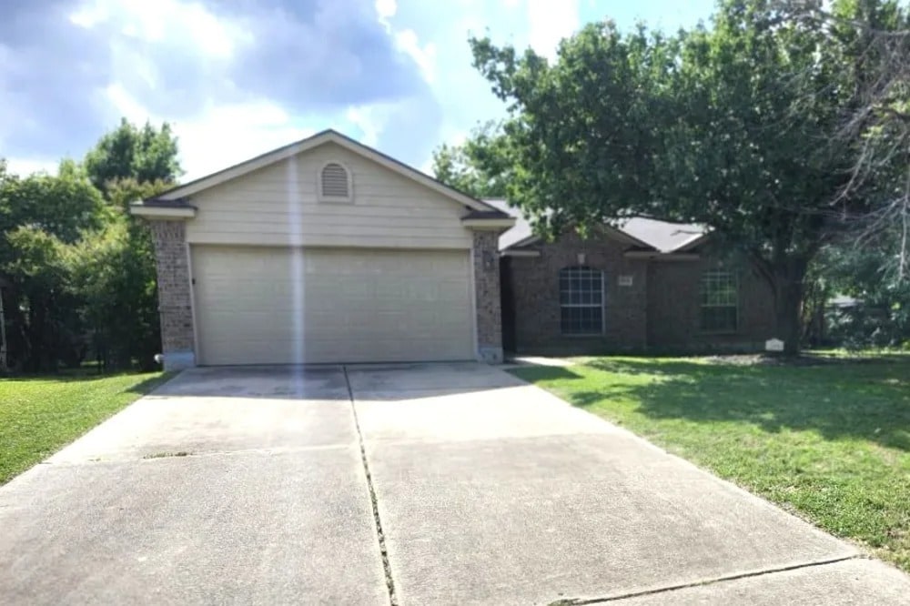 Primary Photo - 2670 Hill Street Cove