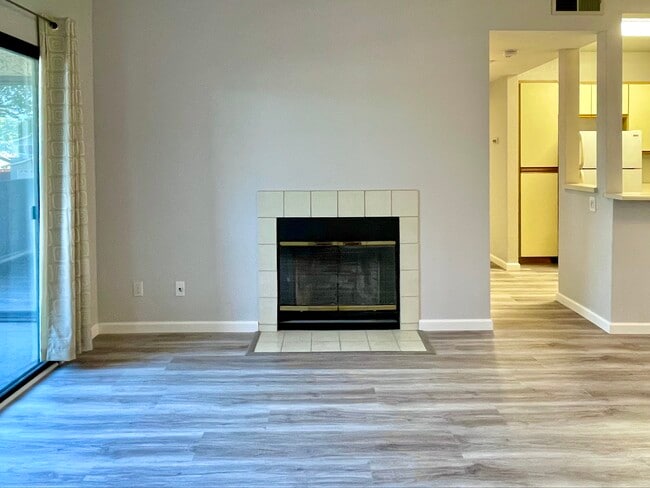 Foto del edificio - 1280 Stanhope Ln
