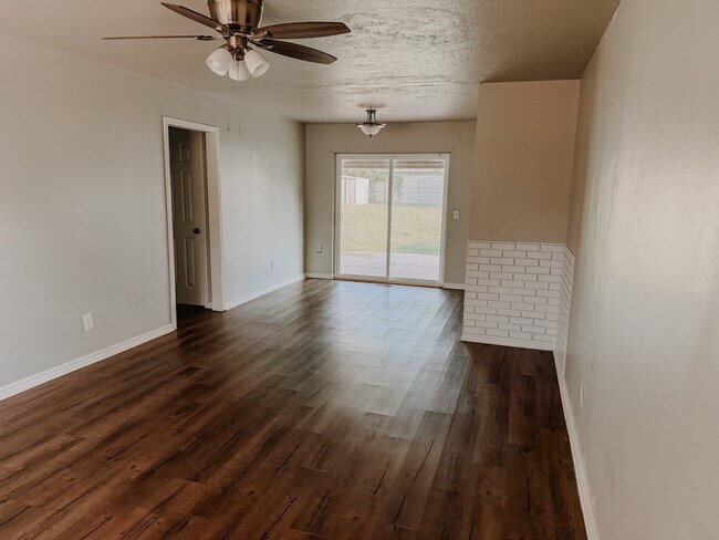 Photo - 6336 N Hammond Ave (Warr Acres, OK) House