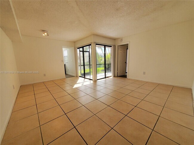 Building Photo - 1017 Washington Cir