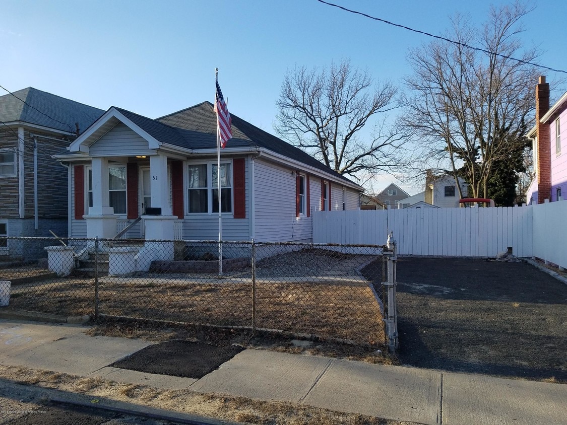 Primary Photo - 51 Highland Blvd