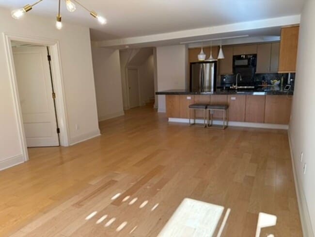 Foto del edificio - Epic REA- Serene 2 BR/1 BA Flat w/Private Deck & Yard in Lone Mountain
