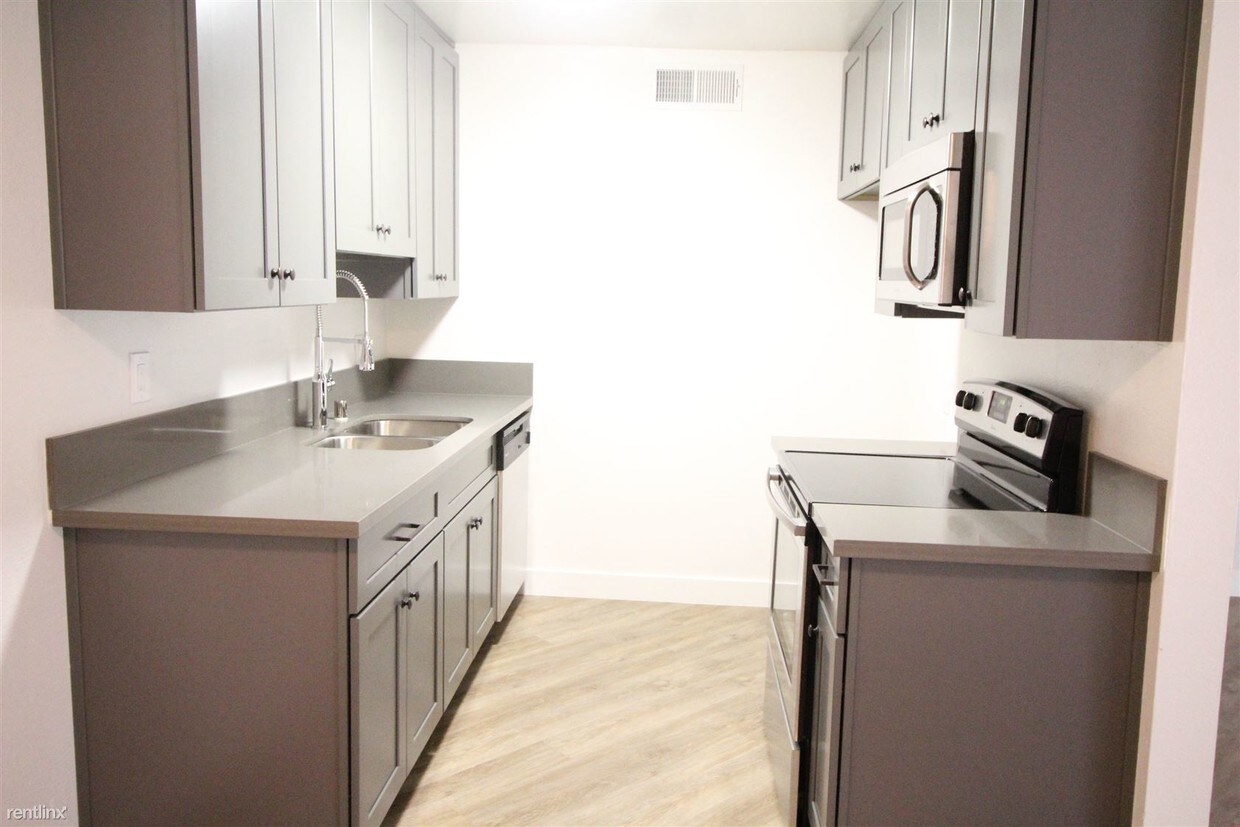 Foto principal - 5333 Russell Ave