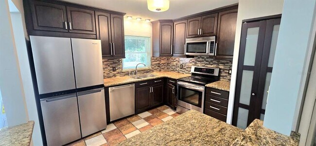 Foto del edificio - 1340 Paradise Ln