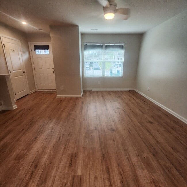 Building Photo - 525 Hampton Townes Dr