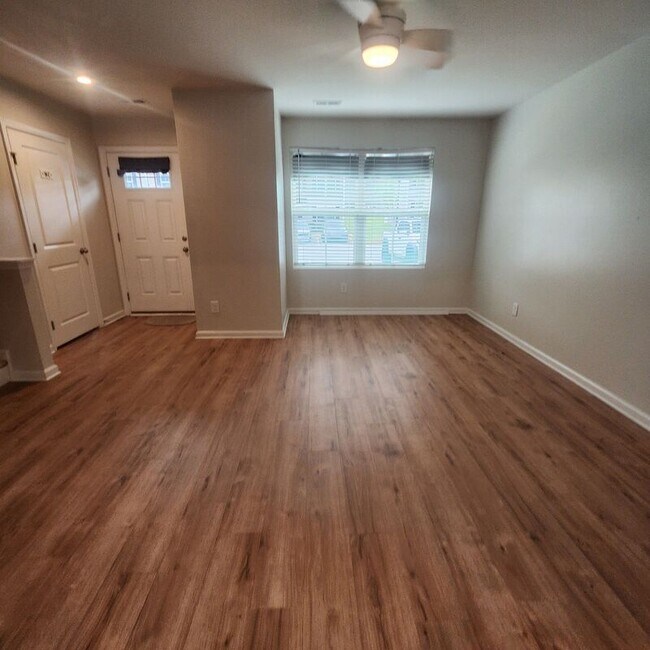 Foto del edificio - 525 Hampton Townes Dr