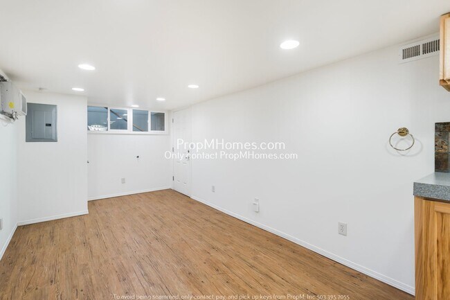 Foto del edificio - 5160 NE Columbia Blvd