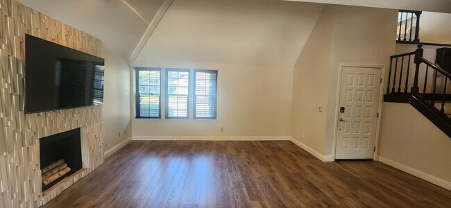 Building Photo - 7671 E Bay Ln