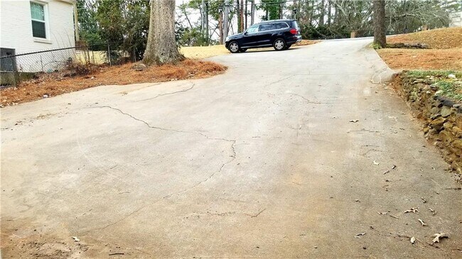Foto del edificio - 1684 N Druid Hills Rd