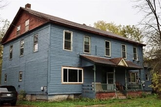 Building Photo - 8 Greene St