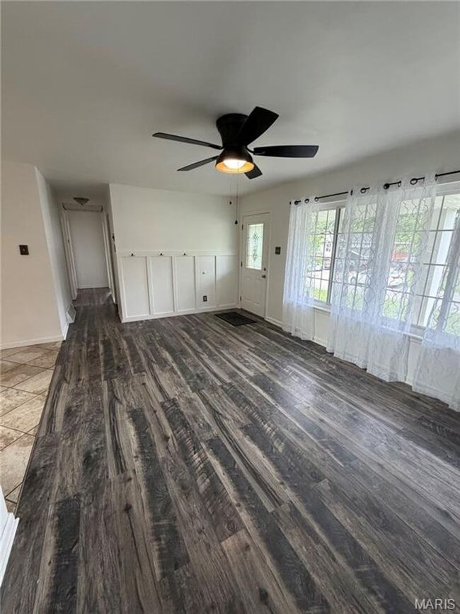 Building Photo - 713 Plaza Dr