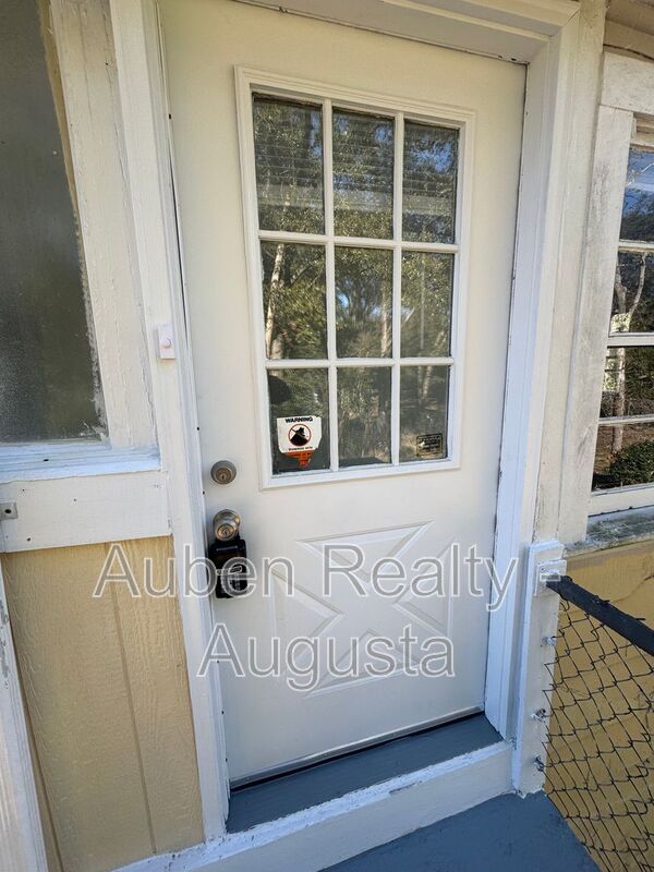 Building Photo - 1547 Heath St