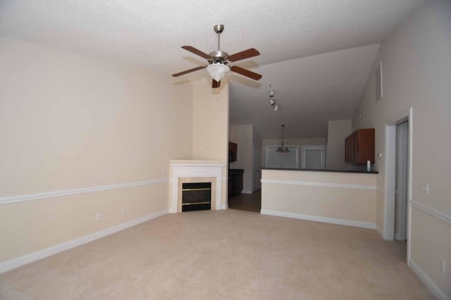 Building Photo - 2564 Saddleback Dr