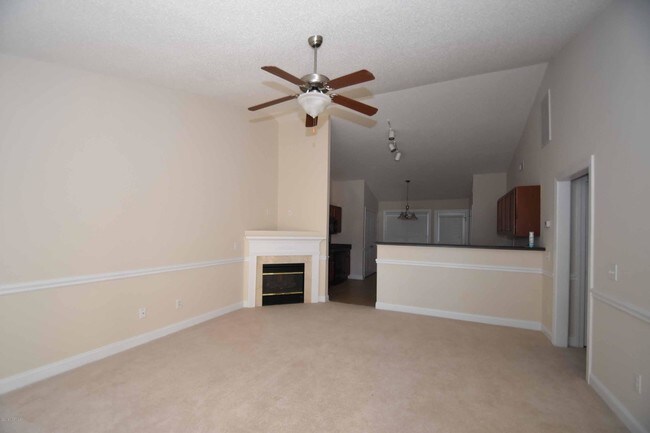 Foto del edificio - 2564 Saddleback Dr