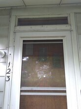 Building Photo - 123 Manor Rd