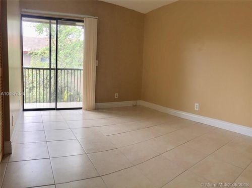 Building Photo - 3028 Coral Ridge Dr